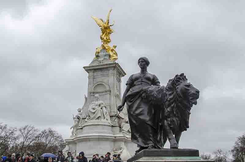 32 - Inglaterra - Londres - Memorial a la reina Victoria